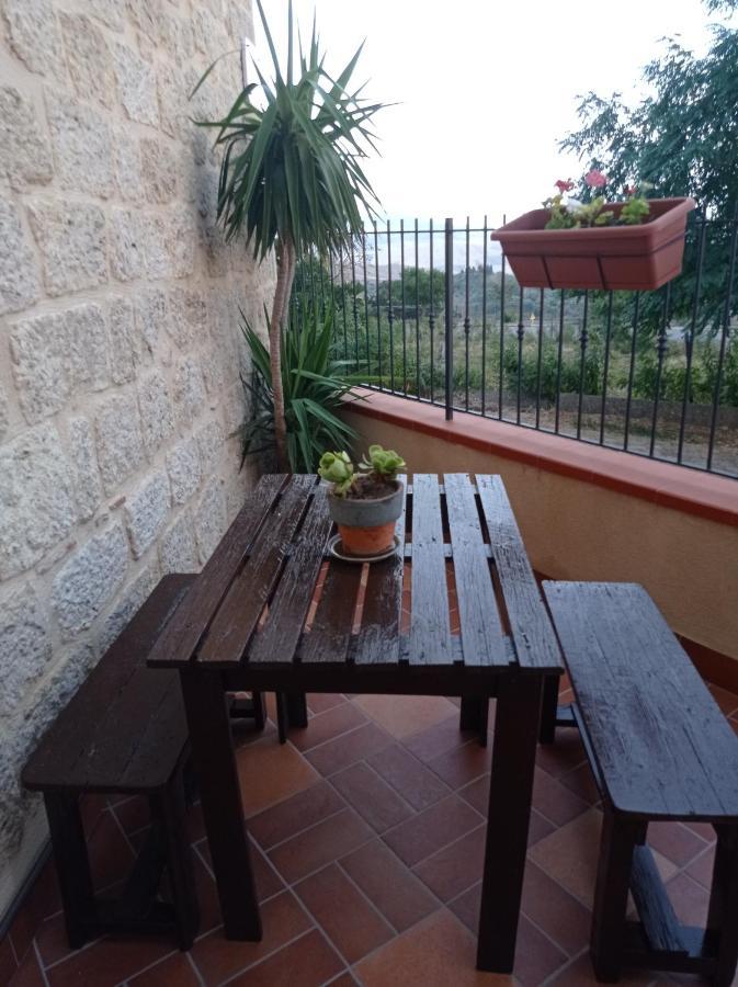 Casa Vacanze Borgo Gulini Da Anna เปตราเลียโซปรานา ภายนอก รูปภาพ
